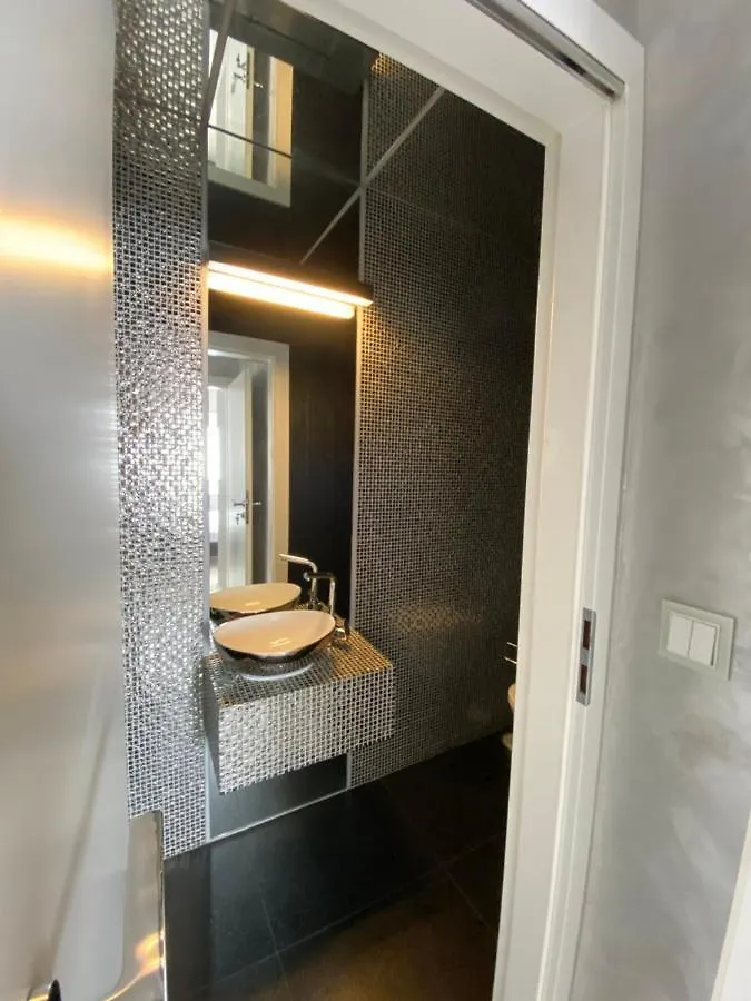 Penthouse 2 Bedroom Designer Apartment Varşova 0*,  Polonya