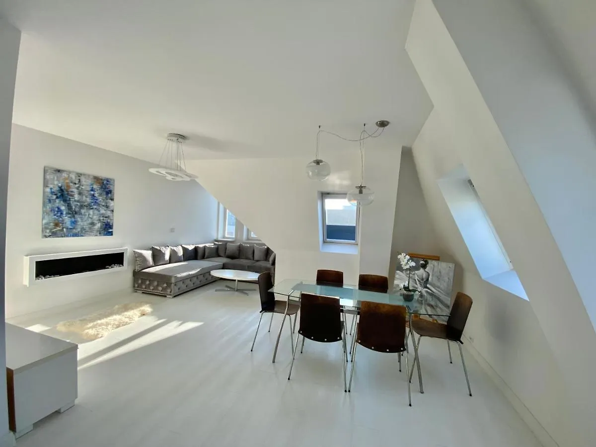 Penthouse 2 Bedroom Designer Apartment Varşova 0*,  Polonya