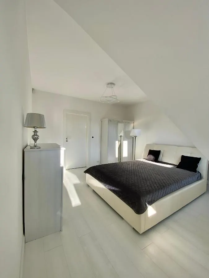 Penthouse 2 Bedroom Designer Apartment Warschau