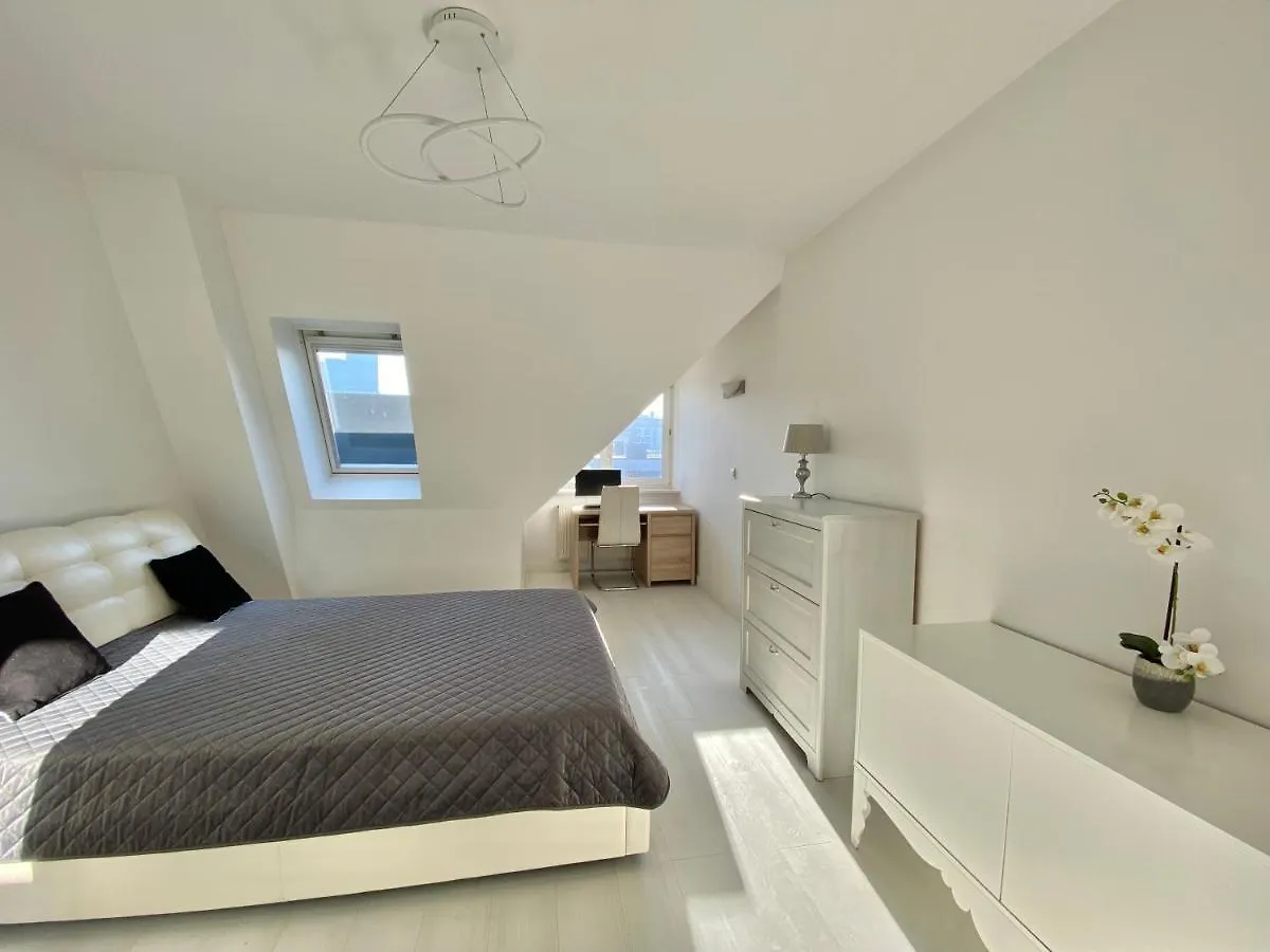 Penthouse 2 Bedroom Designer Apartment Warschau Polen